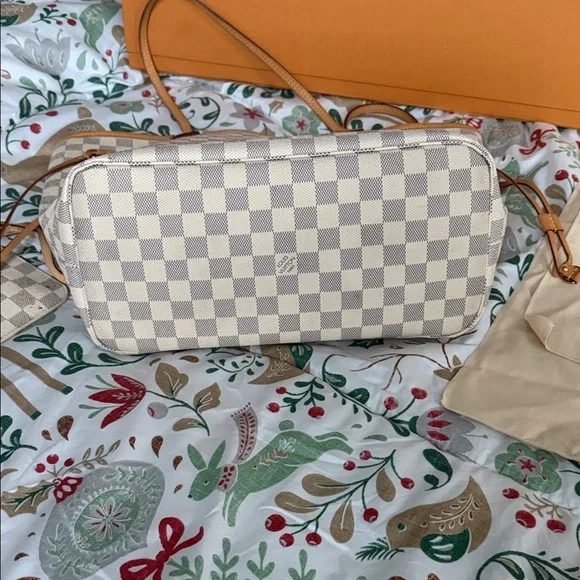 Louis Vuitton Damier Azur Tote - Cream and Tan - Picture 9 of 10